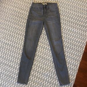 MID-RISE SKINNY JEANS